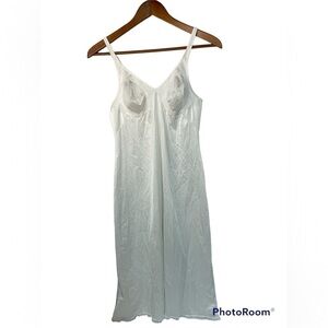 Vanity fair dress slip, knee Legnth